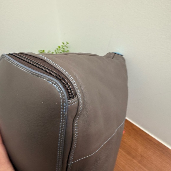 GABS Crossbody Messager Bag  Made In ITALY Gray soft  Leather EUC - Picture 6 of 16